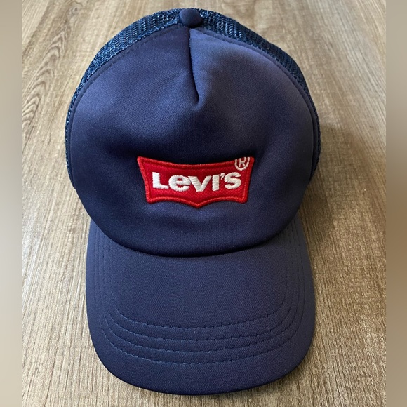 Levi’s Mesh SnapBack Trucker Hat - Picture 1 of 9